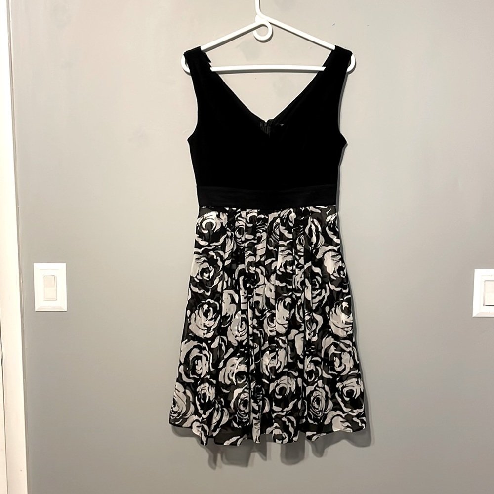 This is one of my favorite dresses! It just doesn’t git anymore.